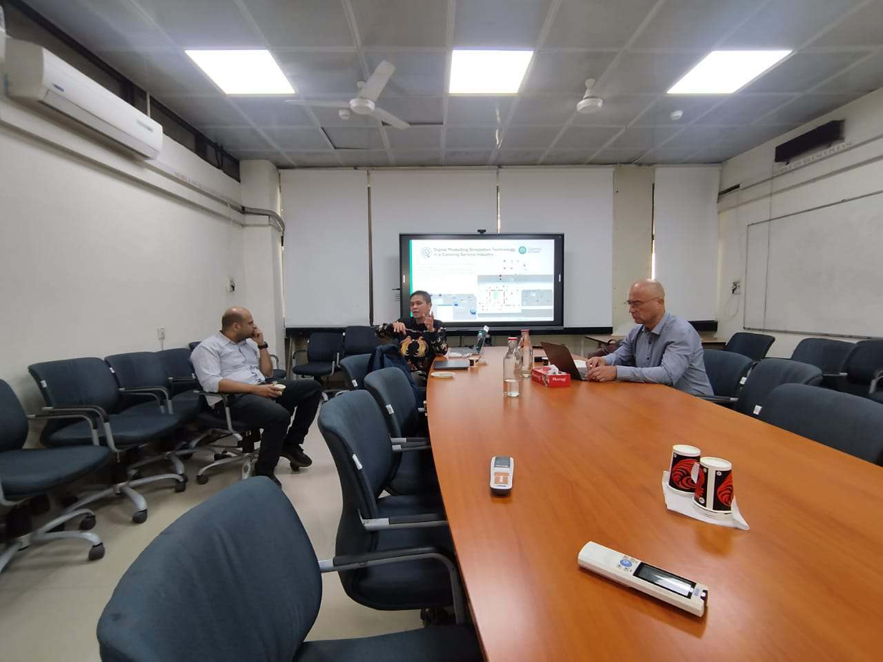 Professors Voicu Ion Sucala and Dr. Martino Luis during his lecture